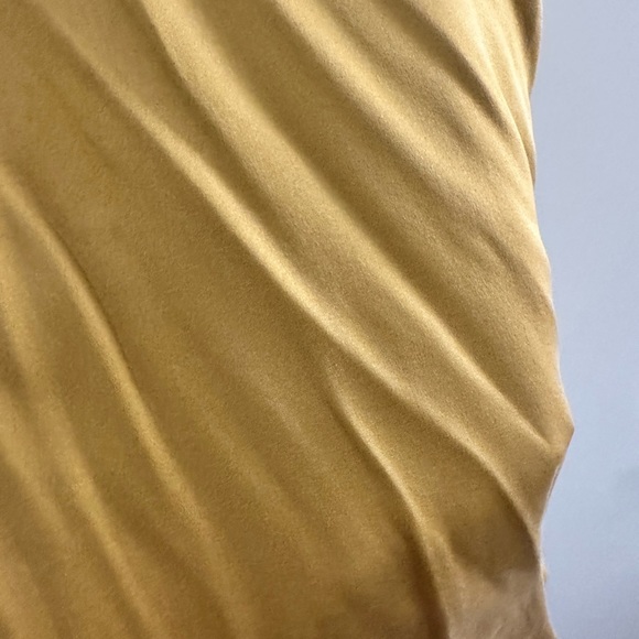 Silk camisole with details buttons on both sides - Picture 4 of 8